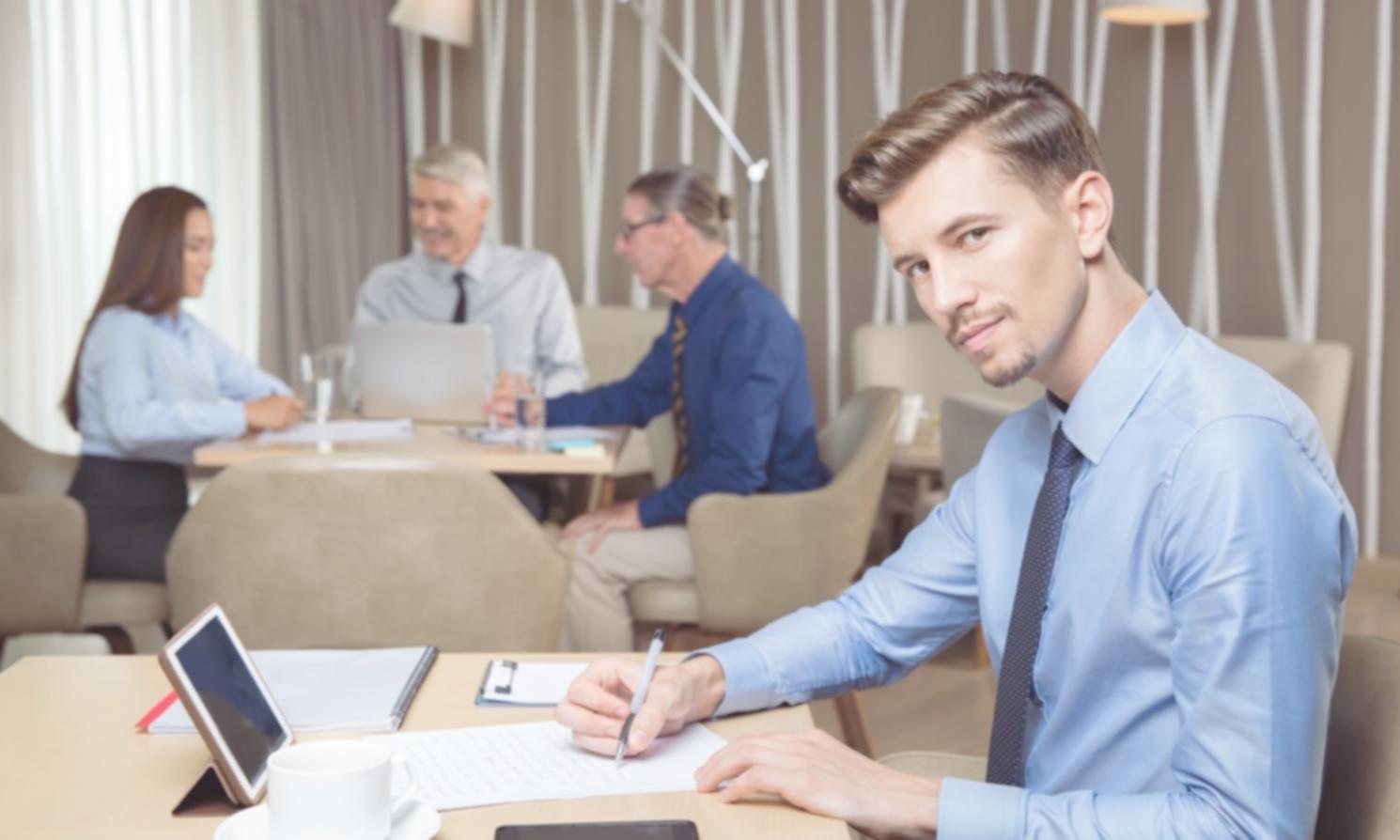Ambiente di meditazione sereno per professionisti